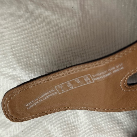 Clarks black  Sandals - Picture 2 of 6